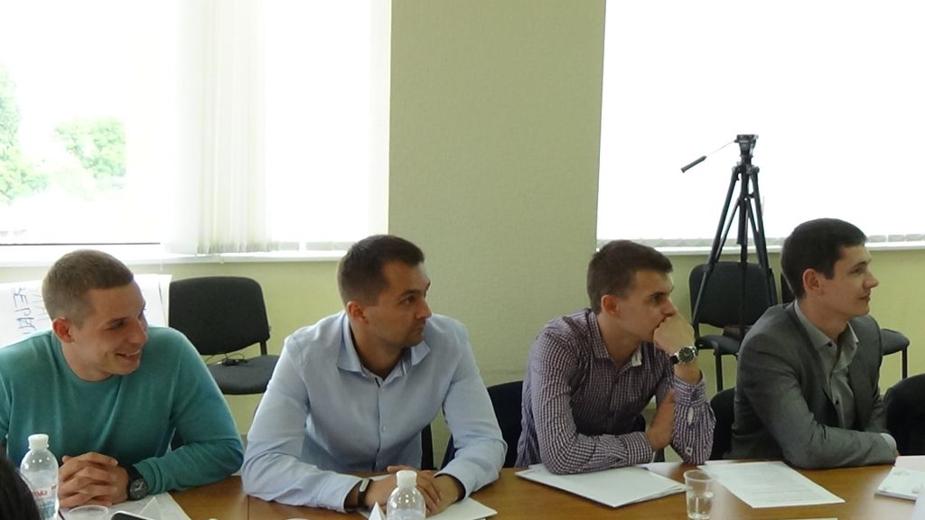 DSC08070 1024x576 - Молодые политики развивали лидерские качества и учились выступать публично