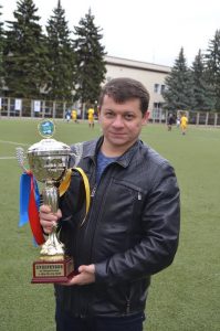 1 2 199x300 - За підтримки &laquo;Нашого краю&raquo; стартував новий сезон дворового футболу у Чернігові