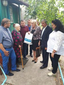 photo 2017 09 06 13 50 11 225x300 - В Святогорске &laquo;Наш край&raquo; почтил ветеранов накануне Дня освобождения Донбасса