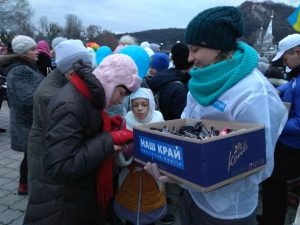 photo 2017 12 20 11 00 20 300x225 - В Святогорске "Наш край" торжественно открыл главную елку города