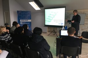 IMG 3431 306x200 - “Наш край” в Мариуполе обучает председателей ОСМД