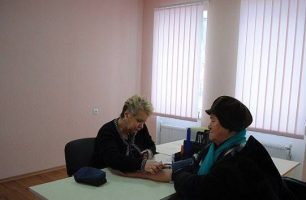 123 306x200 - При поддержке «Нашего края» в Рубежном открыли кабинет семейного врача