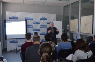DSC 0178 306x200 - Активисты «Нашего края» учились контактировать с избирателями