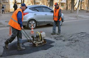 1234 306x200 - Строительство дорог – это возможность развития экономики, если правительство будет бороться с откатами и повысит требования к их качеству, – «Наш край»