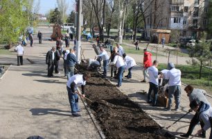 IMG 0561 306x200 - В Мариуполе «Наш край» провел масштабную экологическую акцию