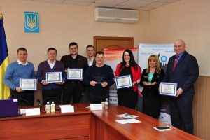 Лучшими депутатами в Краматорске стали депутаты от «Нашего края» kramatorsk aatestacia 7 1 300x200 - Лучшими депутатами в Краматорске стали депутаты от «Нашего края»