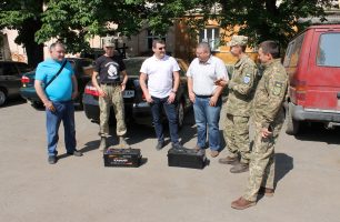 6 1 306x200 - Представители «Нашего края» передали бойцам закарпатской бригады аккумуляторы к автомобилям