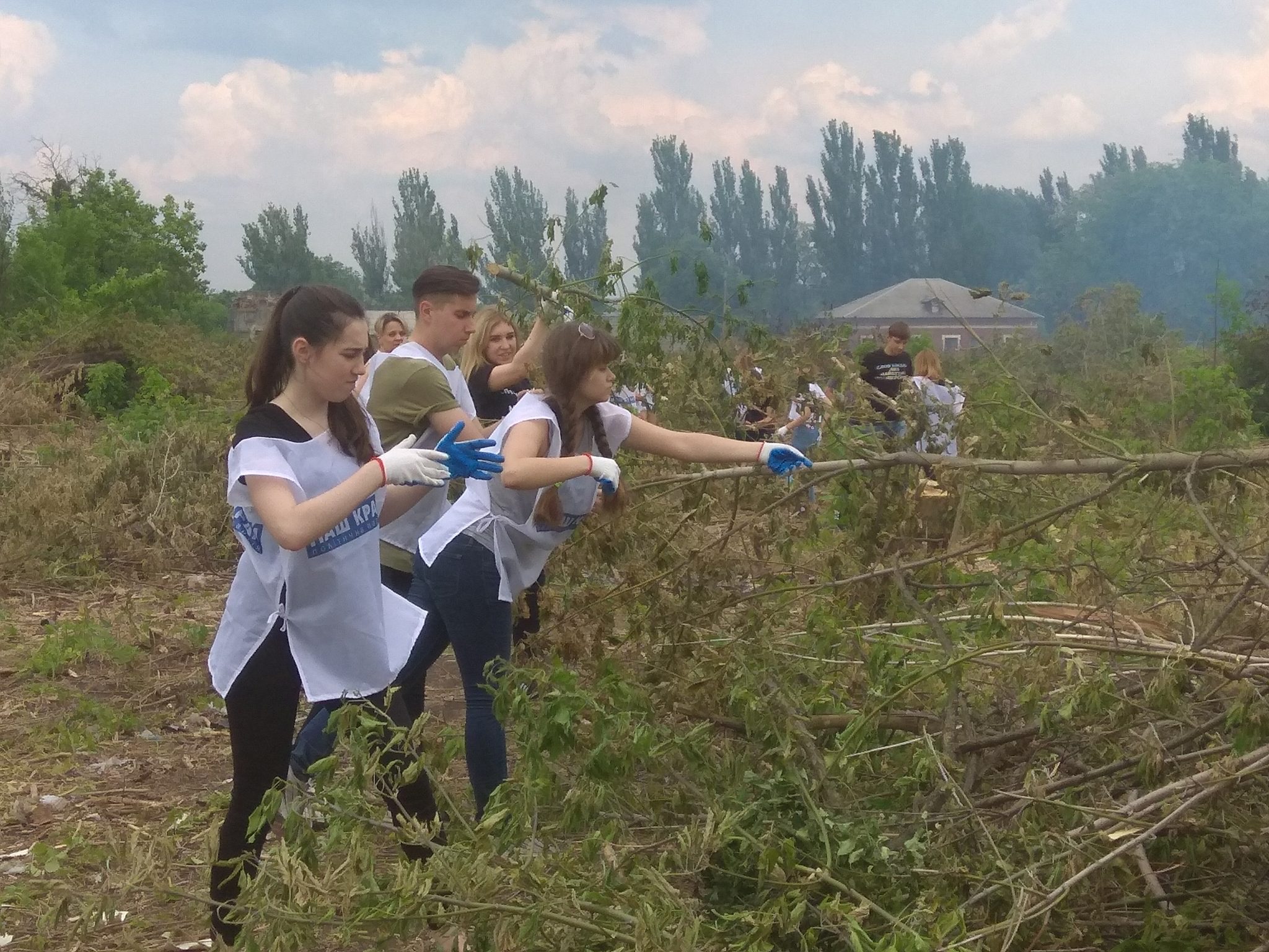 IMG 20180517 161710 - По инициативе Олега Недавы в Славянске убрали центр города