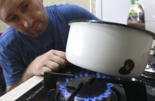 d25489d 485 gas1 1 306x200 - «Наш край»: Правительство должно принять принципиальное решение по цене на газ, а не тянуть время