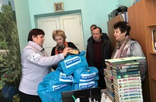 WhatsApp Image 2018 10 03 at 12.10.39 306x200 - В рамках благотворительного проекта «Наш край» передал книги в библиотеки