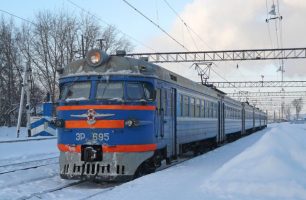 poezd zima 306x200 - «Укрзалізниця» должна ответить за испорченные праздники украинцев: «Наш край» требует возобновления предварительной продажи железнодорожных билетов
