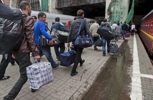 1 306x200 - Правительство сделало Украину первой в мире по потере рабочей силы, - "Наш край" требует реального развития экономики и повышения зарплат