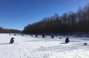 12 306x200 - На Черниговщине «Наш край» принял участие в организации межрайонных соревнований по зимней рыбалке