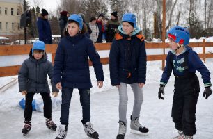 DSC 0477 306x200 - В Чернигове «Наш край» принял участие в организации спортивного праздника на льду