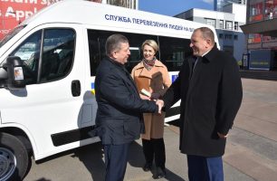Ignatchenko transport 306x200 - В Носовской ОТГ, которую возглавляет «Наш край», заработало социальное такси