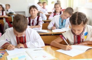 children 306x200 - В Прилуках «Наш край» позаботился о ремонте дорог и обеспечении школ
