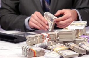 deputat oplata zhilishhe 1 306x200 - Не более трех средних зарплат по стране - «Наш край» призывает Кабмин прекратить «зарплатное мародерство»