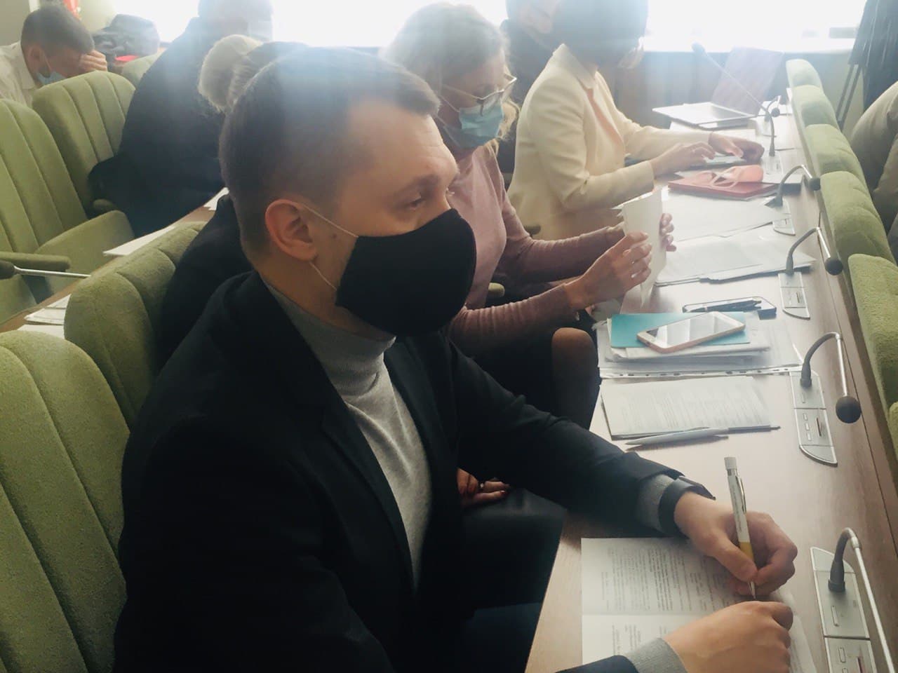 luczenko sesiya 28.04 - Депутат міськради від «Нашого краю» просить впорядкувати зупинку громадського транспорту в Чернігові