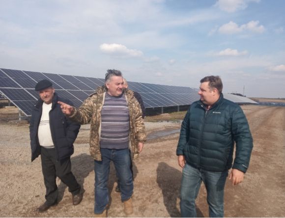 Чудновский мэр от партии "Наш край" встретился с представителями подрядной организации, которая строит солнечную электростанцию на территории громады photo 2021 04 08 17.04.50 - Чудновский мэр от партии "Наш край" встретился с представителями подрядной организации, которая строит солнечную электростанцию на территории громады