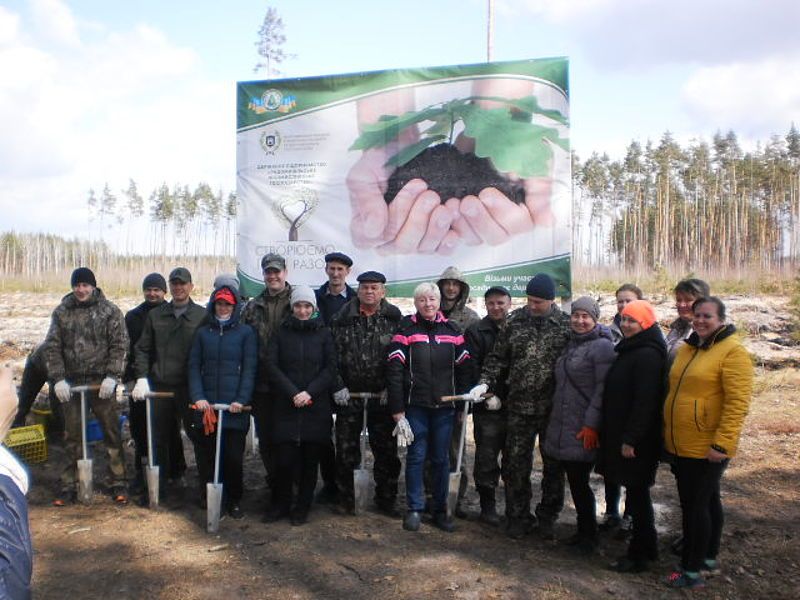 photo 2021 04 16 16.15.24 - По инициативе депутата от "Нашего края" на Житомирщине высадили 45 200 деревьев