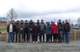 photo 2021 04 19 11.01.42 306x200 - "Наш край" присоединился к закладке нового сквера в Малине