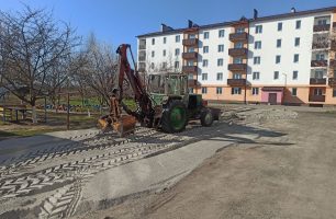 photo 2021 04 29 11.53.05 306x200 - Депутаты от "Нашего края" способствуют благоустройству уличной инфраструктуры в Малинской громаде