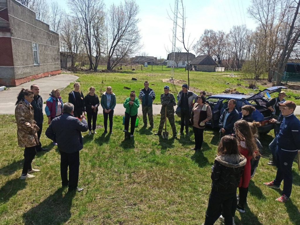 photo 2021 04 30 14.14.58 1024x769 - За сприяння депутатів від "Нашого краю" на Малинщині з' явилася &laquo;Алея випускників"