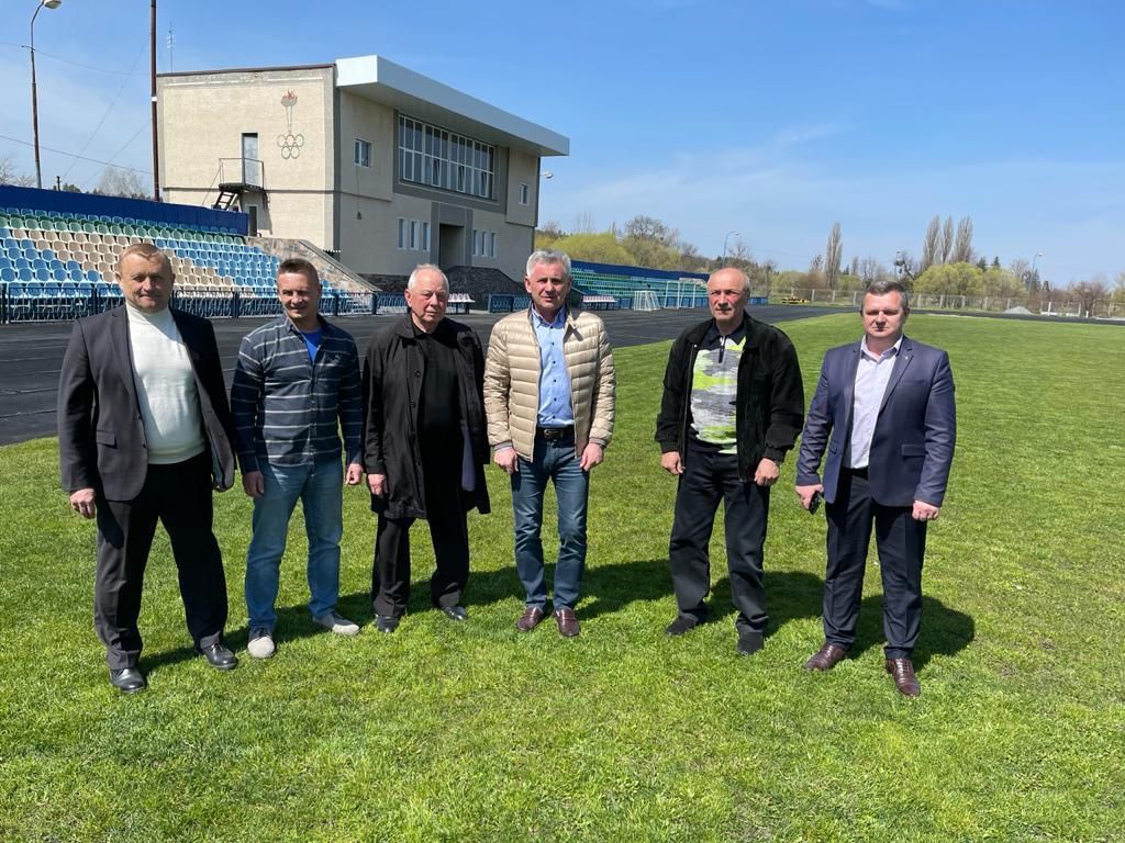 photo 2021 04 30 15.40.01 - Наш край" сприяє розвитку футболу у Романівській громаді