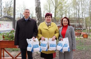 photo 2021 04 30 17.18.58 306x200 - Депутаты поздравили с Пасхой своих земляков