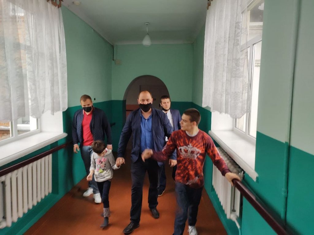 Депутаты от "Нашего края" Малинского городского совета помогли Потиевской школе-интернату 31 05 novost zhytomyr 2 1024x766 - Депутаты от "Нашего края" Малинского городского совета помогли Потиевской школе-интернату