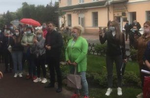 novgorod shkola1 306x200 - В Новгороде-Северском родители и депутаты «Нашего края» отстояли начальную школу