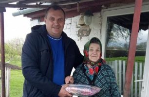 photo 2021 05 13 13 57 00 e1620903633401 306x200 - Депутат Житомирского областного совета от "Нашего края" поздравил женщин Любарской, Чудновской и Вильшанской общин с Днем матери