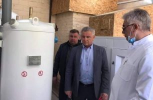 photo 2021 05 17 12 42 51 e1621244806781 306x200 - Депутат от "Нашего края" помог приобрести кислородный генератор для районной больницы в Житомирской