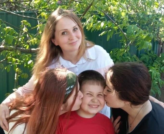 photo 2021 05 18 13 45 00 e1621335215920 - Народный депутат от "Нашего края" помог с дорогостоящим лечением многодетной матери