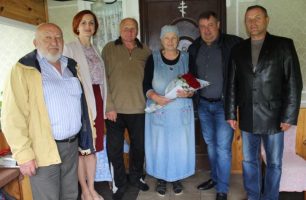 14 06 novost zhytomyr den donora 306x200 - Представитель «Нашего края» поздравил почетных доноров Чудновской громады Житомирщины