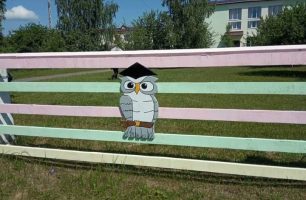 18 06 novost zhytomyr shkola parkan 1 306x200 - Депутат от «Нашего края» построил забор возле одной из школ Житомирщины