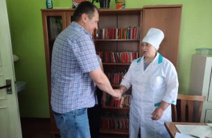 22 06 novost zhytomyr medyka glav 306x200 - Депутаты от «Нашего края» на Житомирщине поздравили медиков с профессиональным праздником