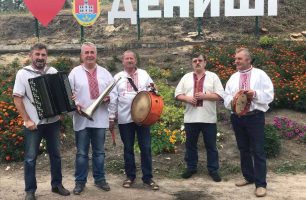 10 08 zhytomyr 2 306x200 - За счет депутата от «Нашего края» на Житомирщине отпраздновали День села Деныши