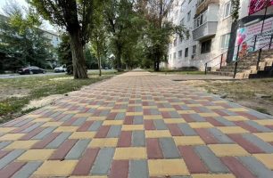 20 08 rubezhnoe 306x200 - При содействии депутатов «Нашего края» в Рубежном Луганской области отремонтировали тротуар