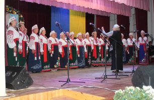 25 08 zhytomyr2 306x200 - В Романове на Житомирщине в честь праздника выступали аматоры, а в Мирополье играл военный оркестр
