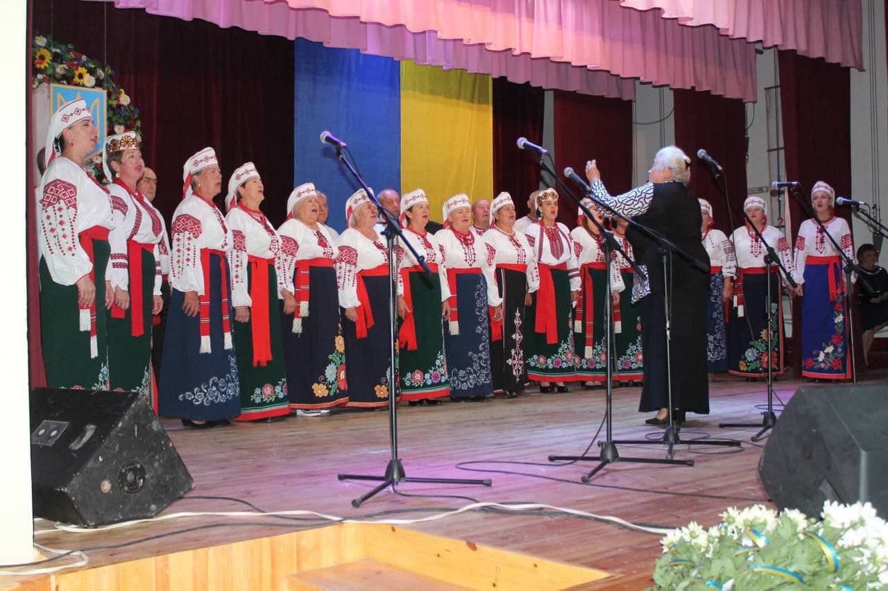 25 08 zhytomyr2 - В Романове на Житомирщине в честь праздника выступали аматоры, а в Мирополье играл военный оркестр