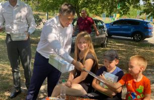 01 09 lugansk 306x200 - «Наш край» подарил книги воспитанникам детсада на Луганщине