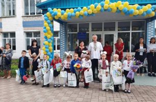 02 09 zhytomyr 306x200 - Депутат от «Нашего края» подарил школьникам Малинщины наборы первоклассника