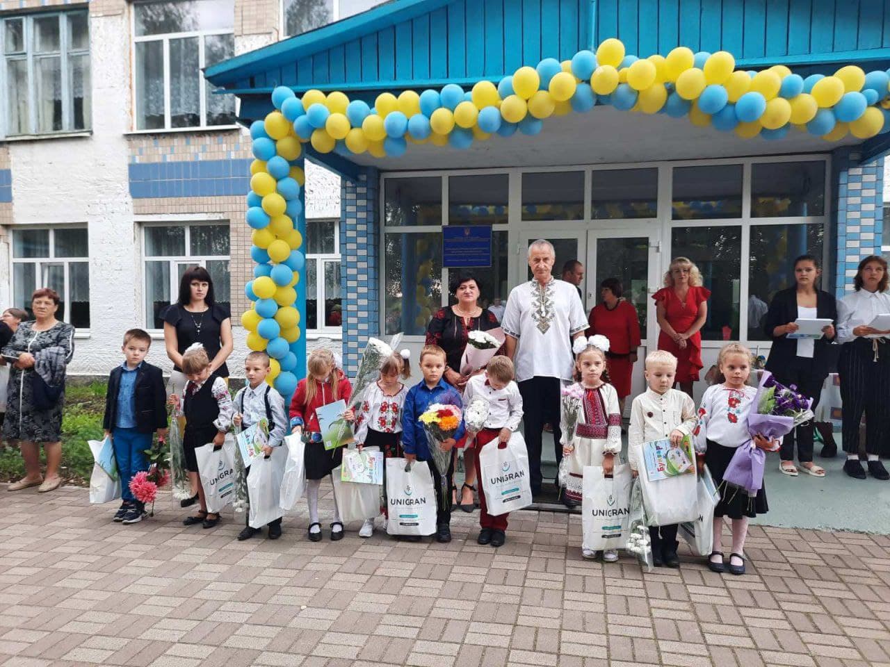 02 09 zhytomyr - Депутат от «Нашего края» подарил школьникам Малинщины наборы первоклассника