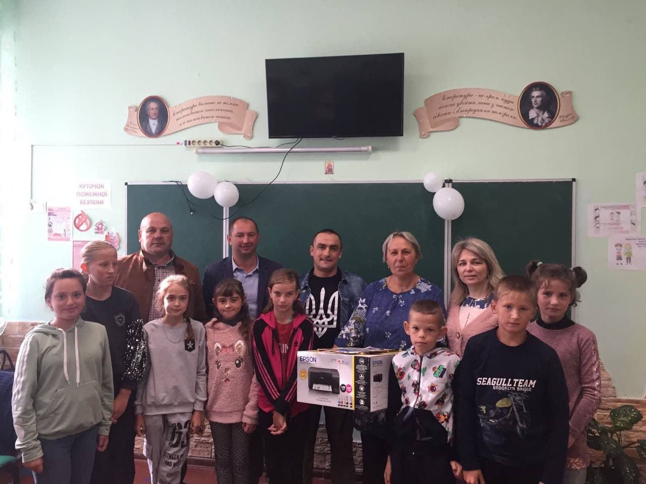 08 09 zhytomyr 2 - Депутат от «Нашего края» подарил принтер школе на Житомирщине