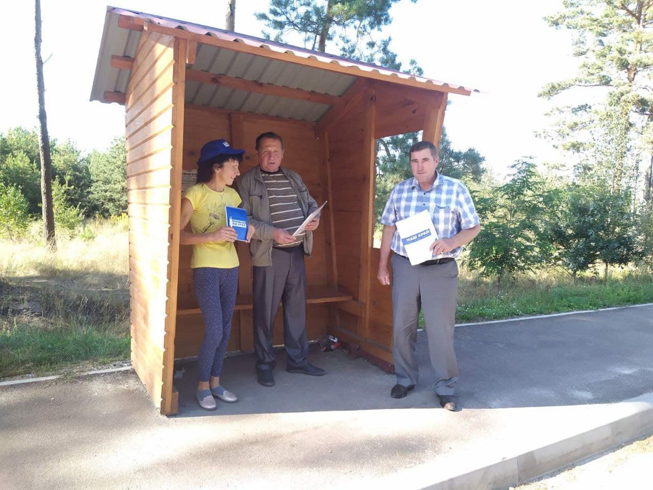 13 09 zhytomyr 2 - Представители «Нашего края» обустроили остановку транспорта в селе Карвиновка на Житомирщине