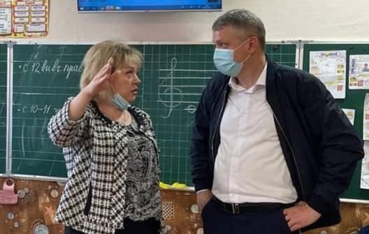 15 09 lugansk obr - Народные депутаты от «Нашего края» приобрел 21 смарт-телевизор для первоклашек Луганщины