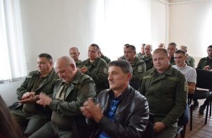 20 09 zhytomyr 2 306x200 - Депутаты от «Нашего края» поздравили работников трех лесхозов на Житомирщине с профессиональным праздником