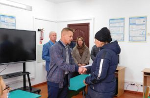21 09 zhytomyr 3 306x200 - Депутат от «Нашего края» помог приобрести жилье семье на Житомирщине