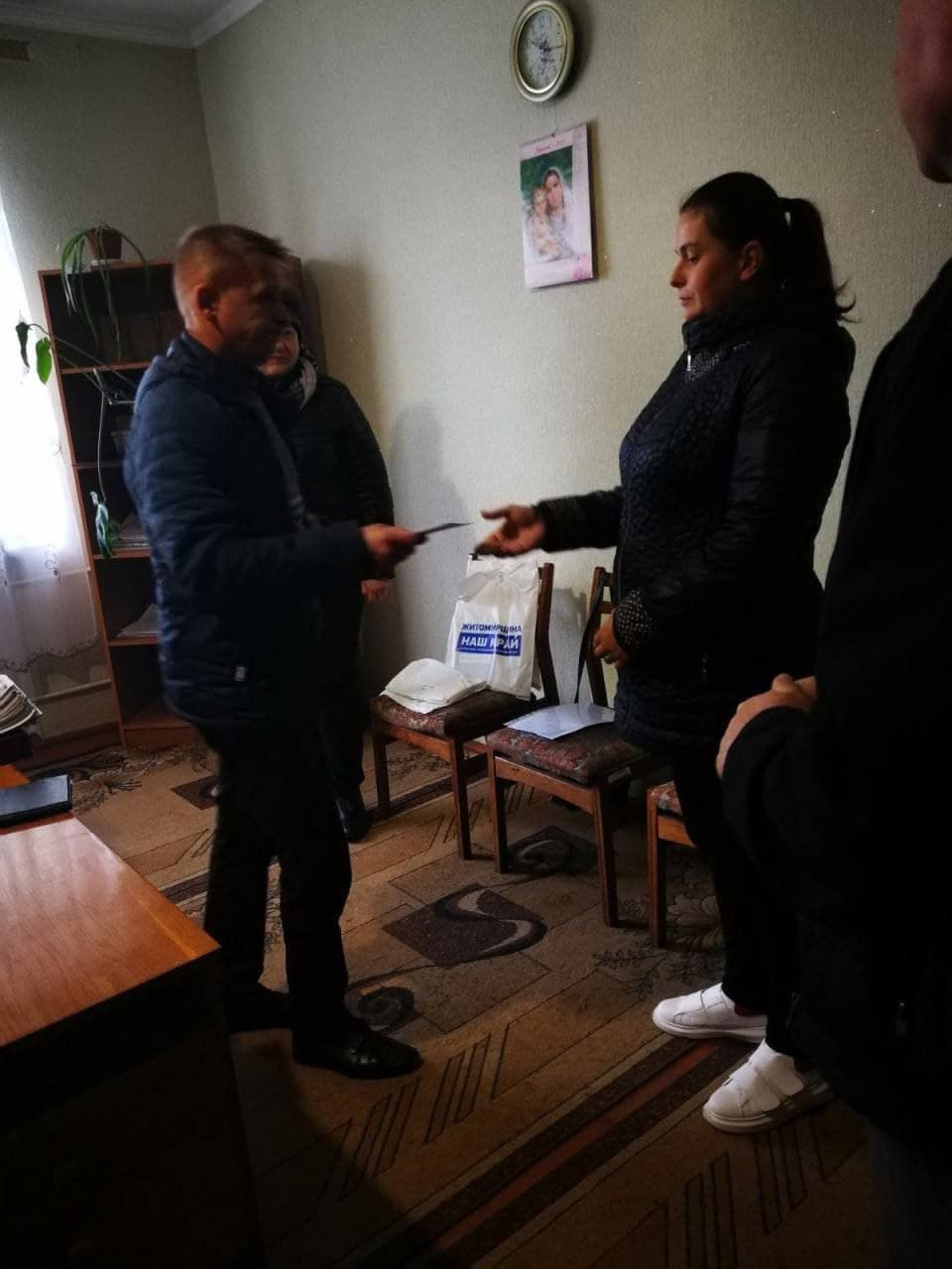 27 09 zhytomyr - Депутат от «Нашего края» помог семье с новорожденными двойняшками